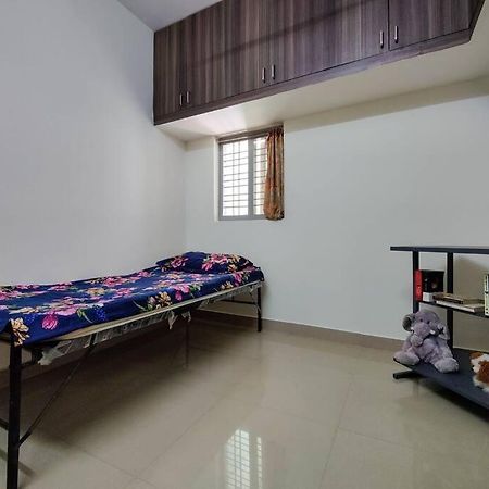 Comfy 2-Bedroom House In Sanjaynagar, Bengaluru Exterior photo